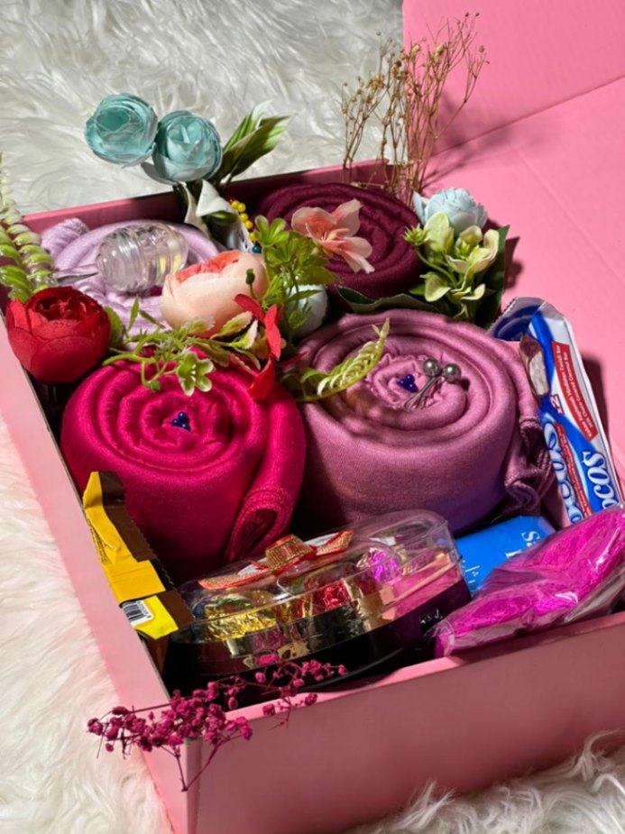 Shadow Jersey veil giftbox - shadow Jersey veils - Arm Sleeve - Hijab Hook pin - Inner cap - Lipgloss - chocolates